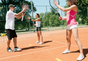 Cómo jugar al tenis para principiantes