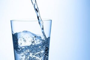 El agua ayuda a la digestión