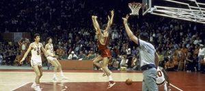 Las canastas sobre la bocina que cambiaron la historia del baloncesto